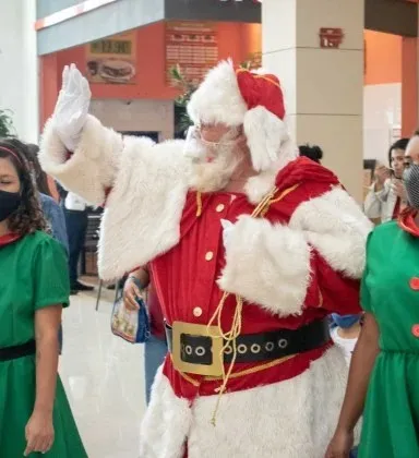 Chegada do Papai Noel movimenta shoppings de SG e Niterói