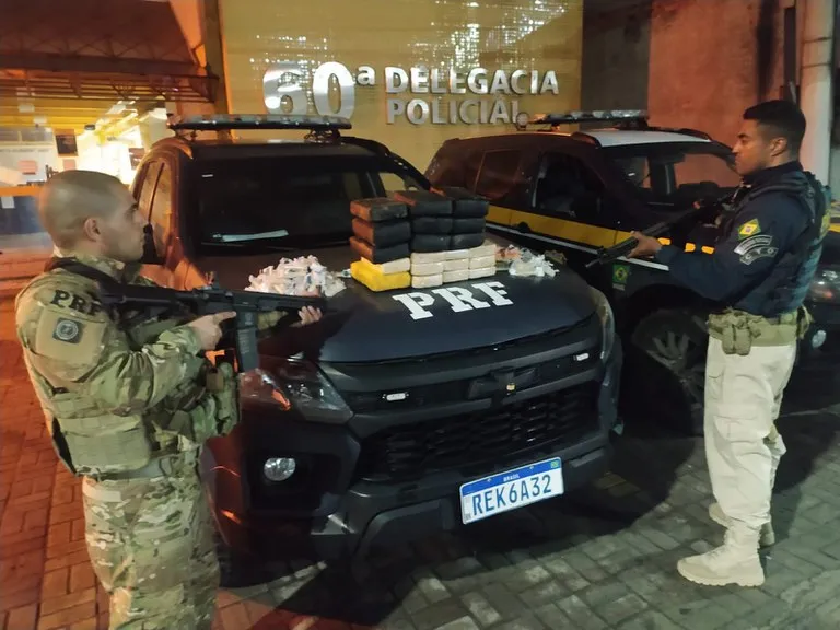 O condutor, preso durante a ação, declarou aos policiais que pegou o material na comunidade da Vila Cruzeiro, na Penha, Zona Norte do Rio de Janeiro
