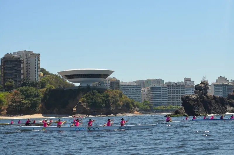 Evento chama atenção  para a campanha mundial Outubro Rosa