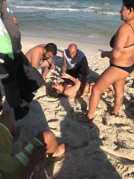 Mãe e filho foram resgatados do mar