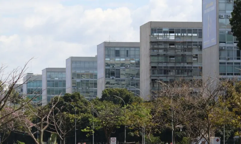 Ao todo seis ministros foram exonerados