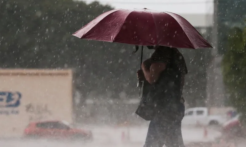 Não esqueça o guarda-chuva!