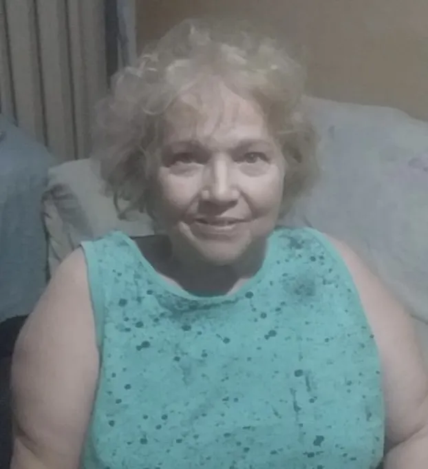 Sandra já havia colocado próteses no joelho direito e agora precisa botar no joelho esquerdo