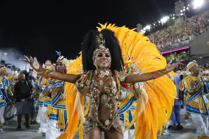 A princesa do Tuiuti já negou que estava nua na Sapucaí