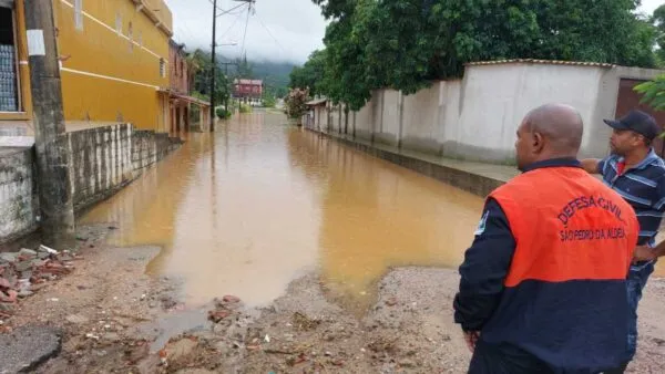 Em caso de emergência contate o Corpo de Bombeiros pelo 193 e/ou Defesa Civil pelo 199