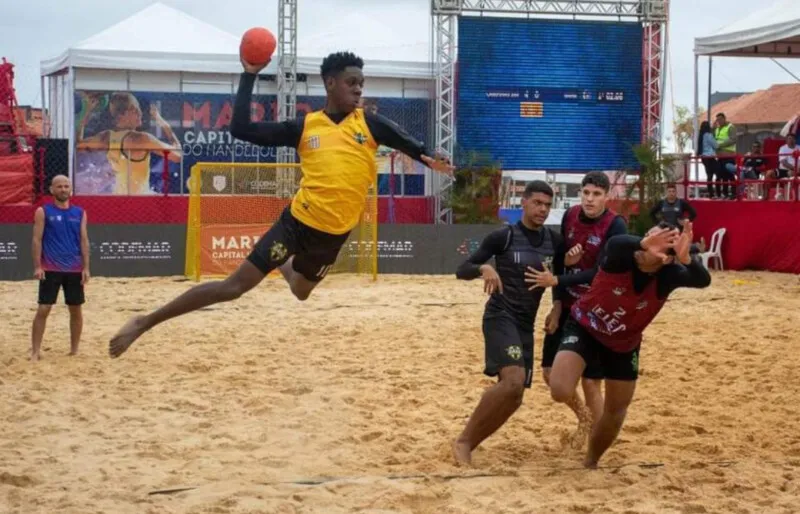 As aulas acontecem na Arena de Handebol montada na Rua 13, na Barra de Maricá
