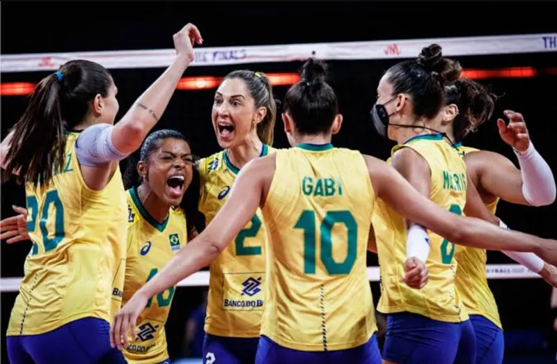 A vitória veio após uma virada incrível da seleção, que antes perdia por 2 sets a 0