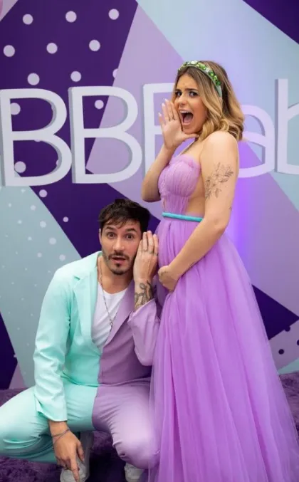A revelação será feita ao vivo, em uma live, através do canal da influencer no YouTube