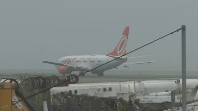 Sete voos com pouso previsto para o Aeroporto Santos Dumont já foram direcionados para o Aeroporto do Galeão