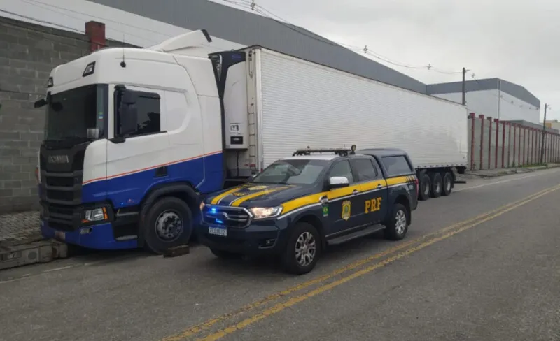 Veículo foi sequestrado BR-040, em Duque de Caxias