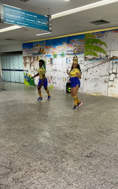 Em ação especial, Rodoviária do Rio recebe turistas com repertório variado de músicas