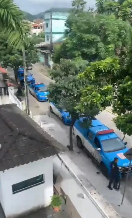 PMs são atacados a tiros no Morro da Caixa D’Água, Zona Oeste do Rio