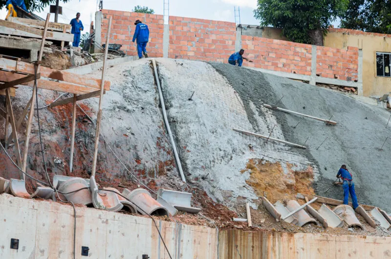 Obras de contenção dão mais segurança a áreas de risco em bairros de São Gonçalo