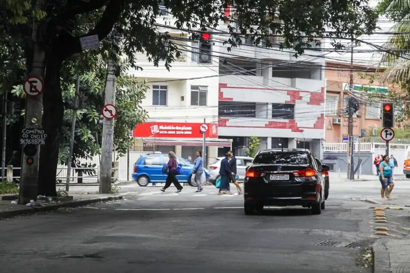 Sinal fica travado em uma cor só