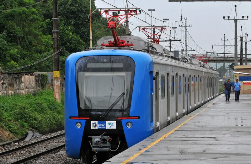 Os passageiros foram orientados a trocar de composição