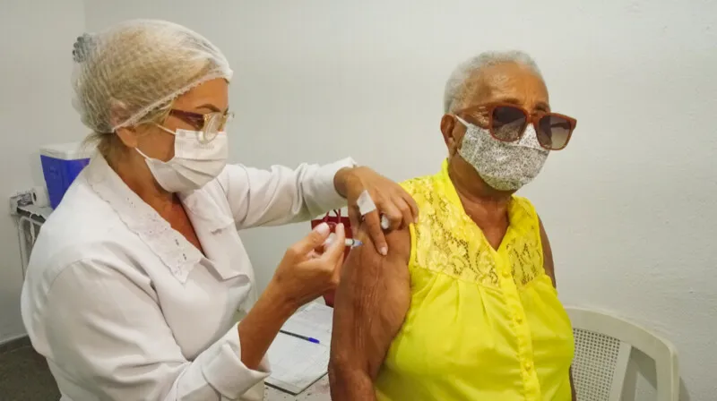 Idosos de 60 anos ou mais, crianças de 6 meses a menores de 5 anos, gestantes e trabalhadores de saúde devem procurar a unidade entre os dias 9 e 13 de maio
