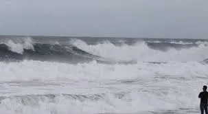 Marinha do Brasil emite alerta de ondas altas em todas as orlas do Rio