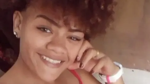 Jovem foi encontrada morta em uma casa em Inhoaíba
