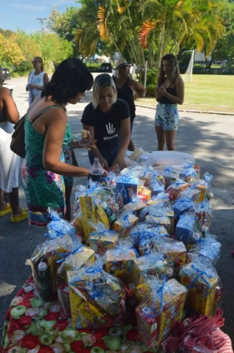 Projeto social está arrecadando bombons para órfãs de policiais