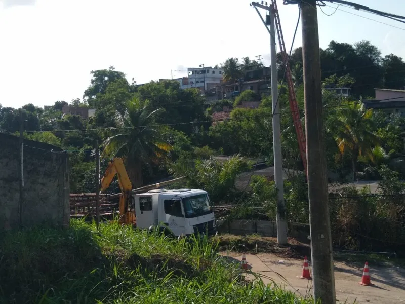 O poste foi consertado no domingo (10)