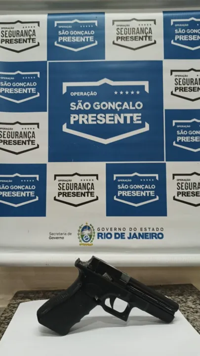 O acusado estava com um simulacro de arma de fogo