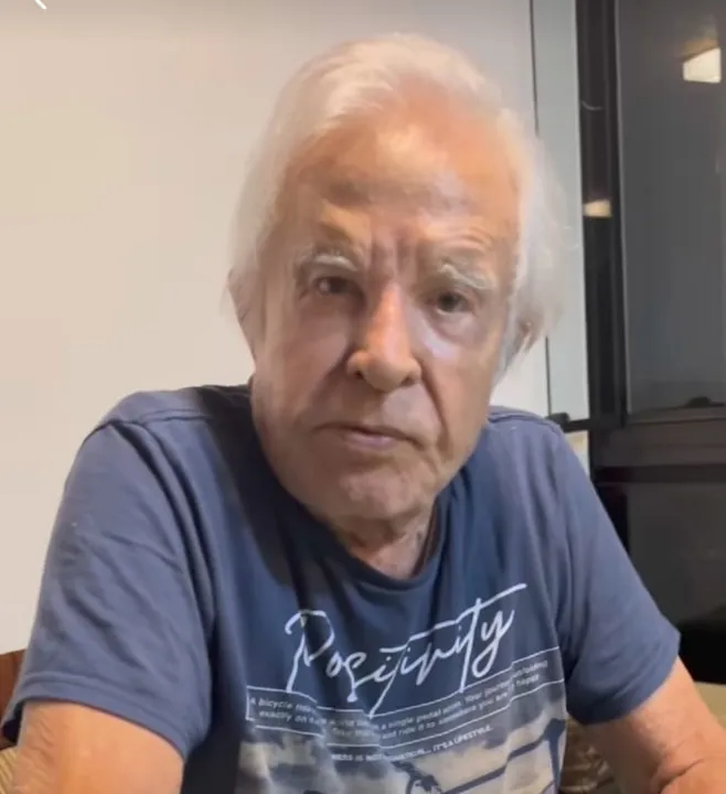 Jornalista Cid Moreira recebeu alta após retirar cateter