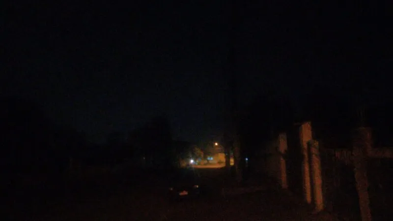 A rua fica completamente no escuro