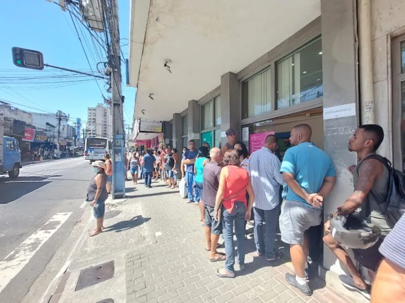 A fila na filial do Centro de SG passava dos 30 minutos de espera