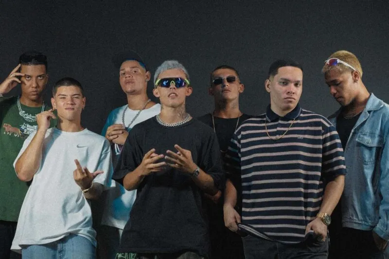 O evento de hoje é mais uma conquista para os sete garotos do grupo de trap que estão determinados a ganhar o país com a música.
