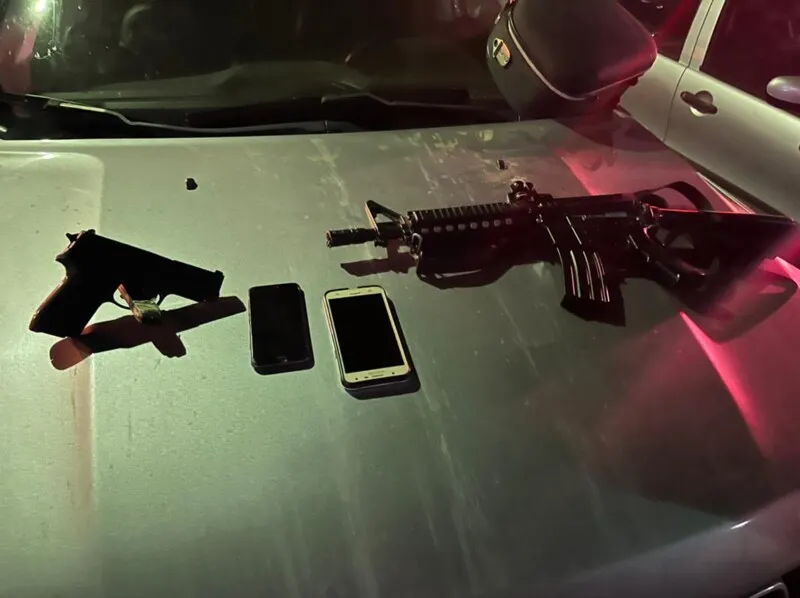 Armas foram apreendidas