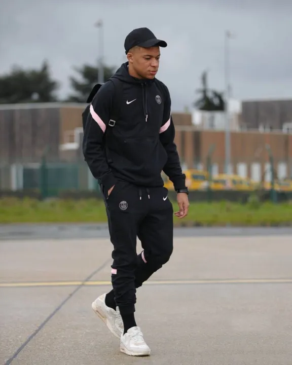 Mbappé negou que está tomando decisões no PSG