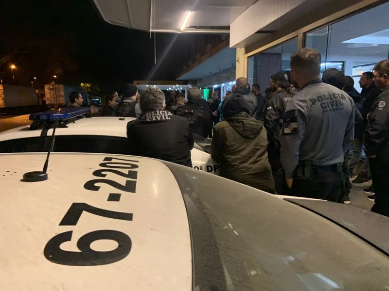 Até o momento, 11 pessoas foram presas.