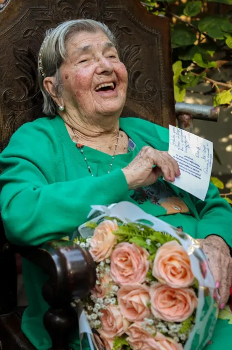 Com 100 anos, Dona Joaquina tem dois filhos, cinco netos, cinco bisnetos e um tataraneto