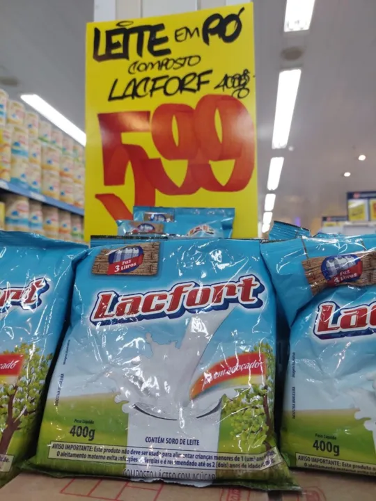Em um mercado no Rocha, soro de leite está sendo vendido como leite em pó
