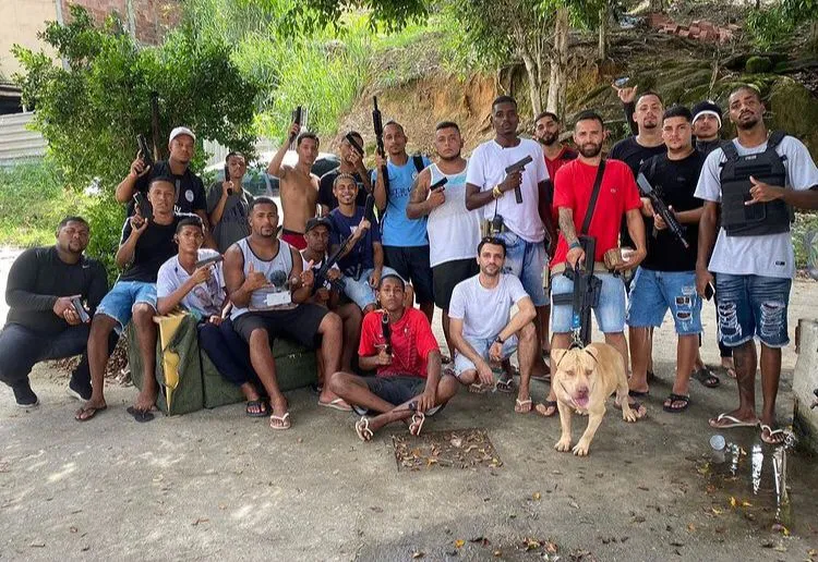 Jovens artistas atuam em websérie no Youtube sobre a vida nas comunidades