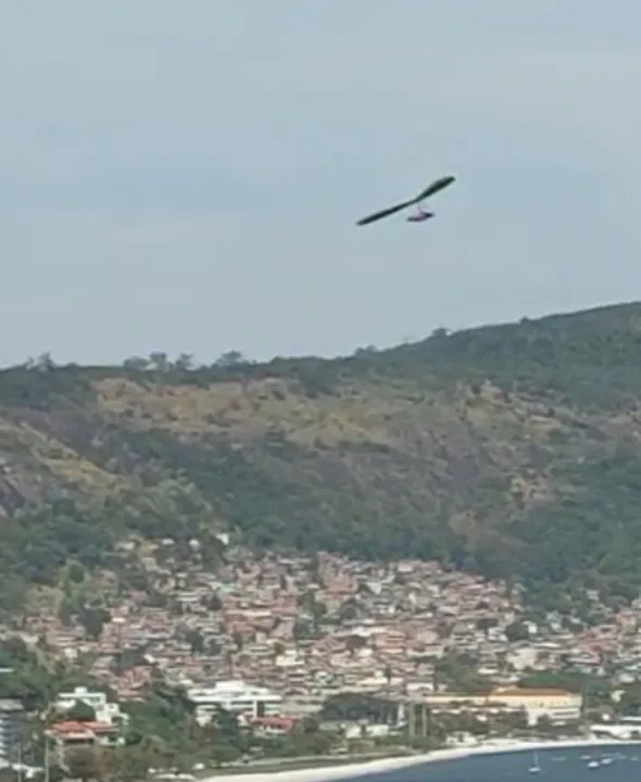 Homem ficou mais de 2 minutos sendo arrastado pelo vento