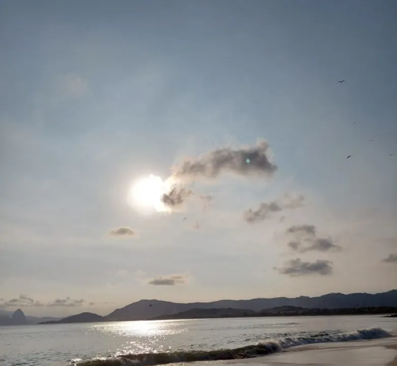 Sol permanece no céu durante o sábado (13) e domingo (14).
