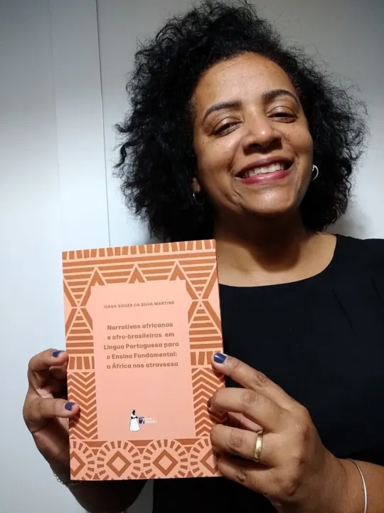 Professora e mestre em Língua Portuguesa, Ivana Martins, lança seu quarto livro