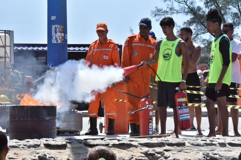 Prefeitura de Maricá realizou o projeto Marola Certa na praia de Itaipuaçu
