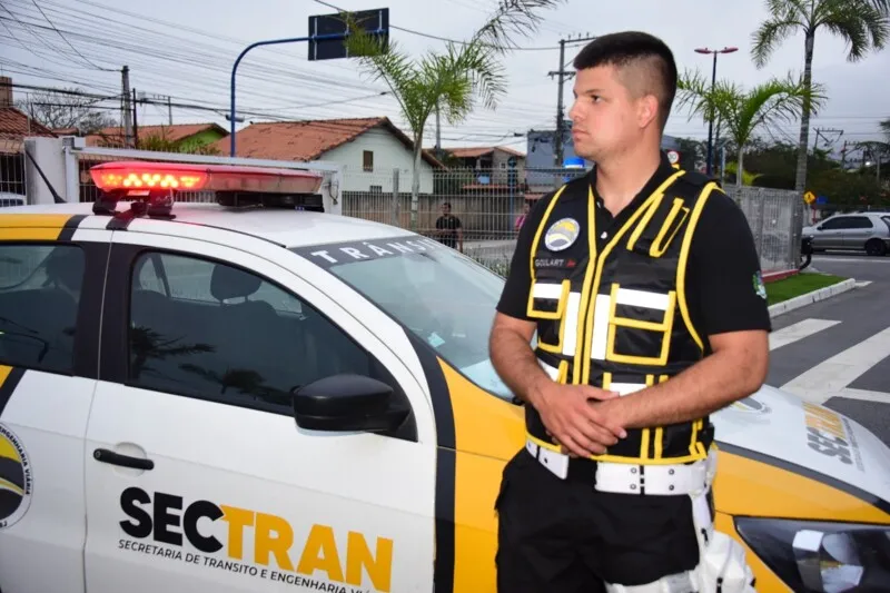 Trabalhando há apenas sete meses na Guarda Municipal, o agente de 24 anos realizou técnicas de primeiros socorros para o caso de asfixia