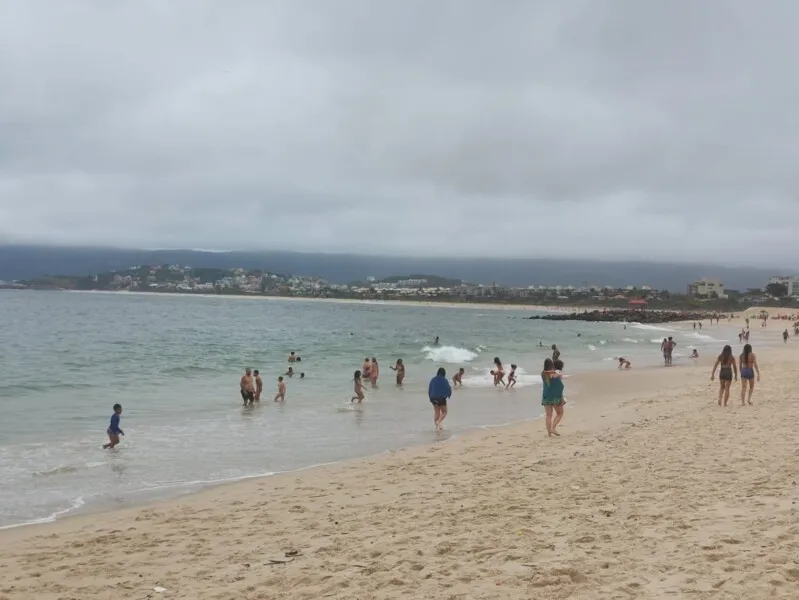 Fim de semana deve continuar com nuvens no céu.