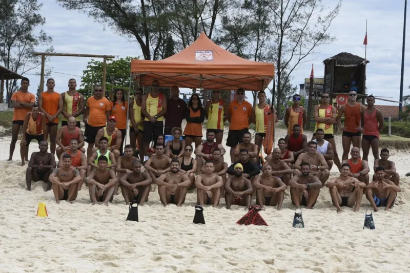 Ação foi realizada na praia da Barra