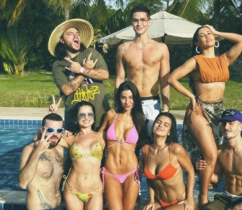 Os dois apareceram juntos em foto postada pela ex-BBB Juliette