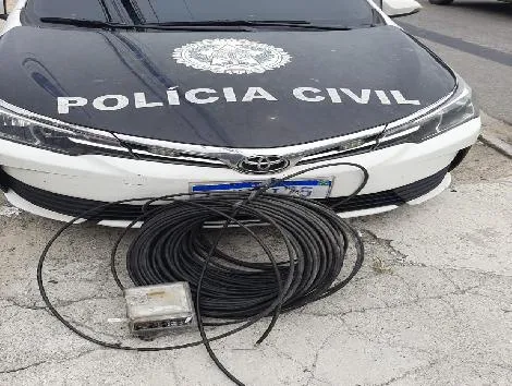 Ela foi autuada pelo crime de furto de energia elétrica