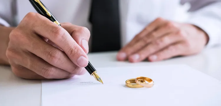 Em 2021, foram 76,6 mil divórcios nos cartórios, recorde na história brasileira