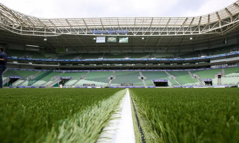 Palmeiras e Fluminense duelam pelo Brasileirão