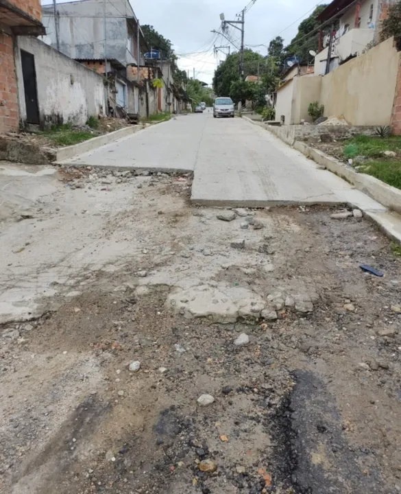 Moradores estão com dificuldade de passar pelo local