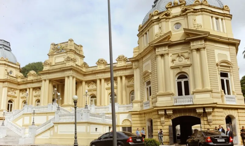 O Palácio Guanabara é a sede do Governo do Estado do Rio de Janeiro.