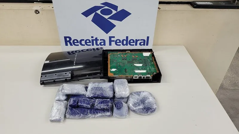 A droga estava escondida dentro de um videogame Playstation 3