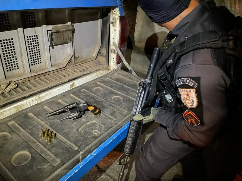 O suspeito responderá por porte ilegal de arma de fogo